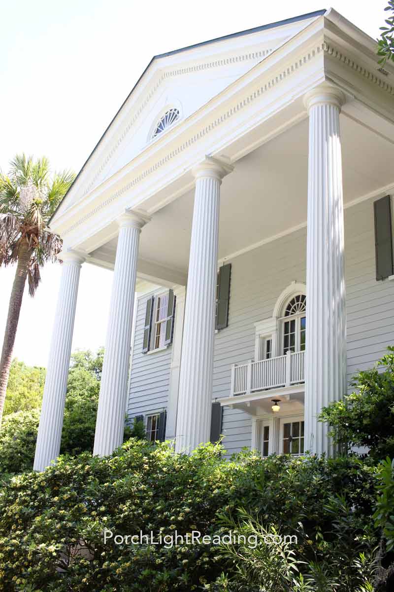 Four large white pillars in the front of the plantation.
