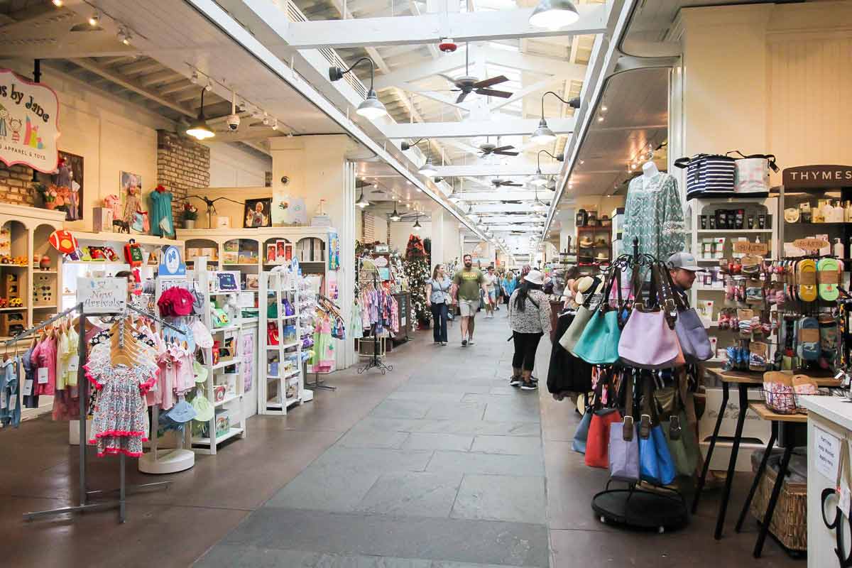 Shopping area inside the Charleston City Market. 