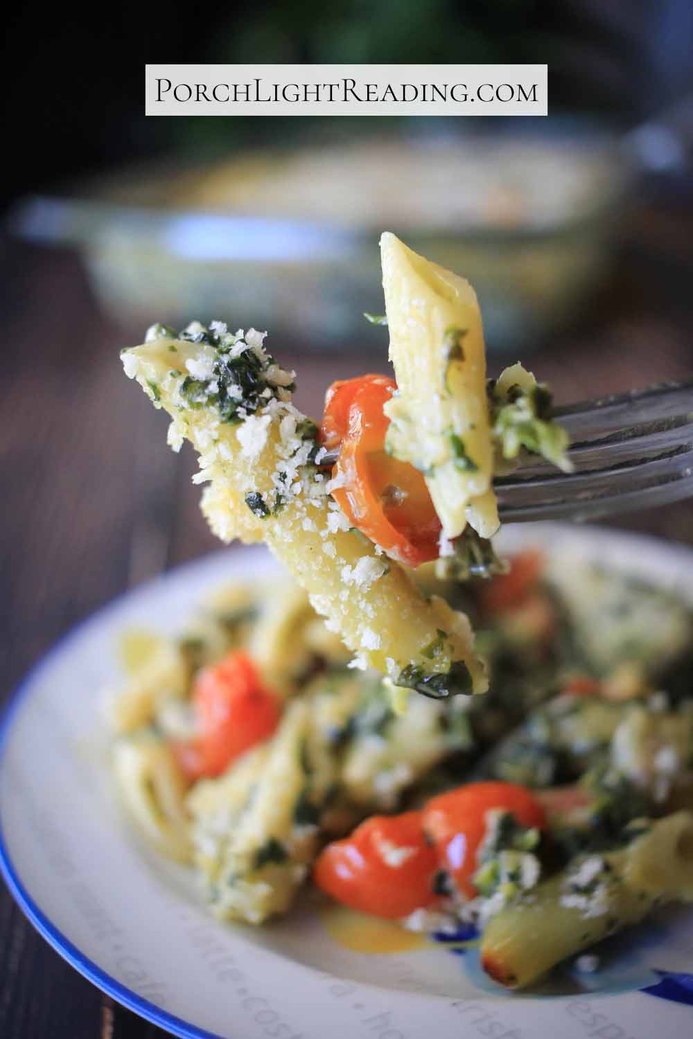 Macaroni and cheese with spinach and cherry tomatoes. 